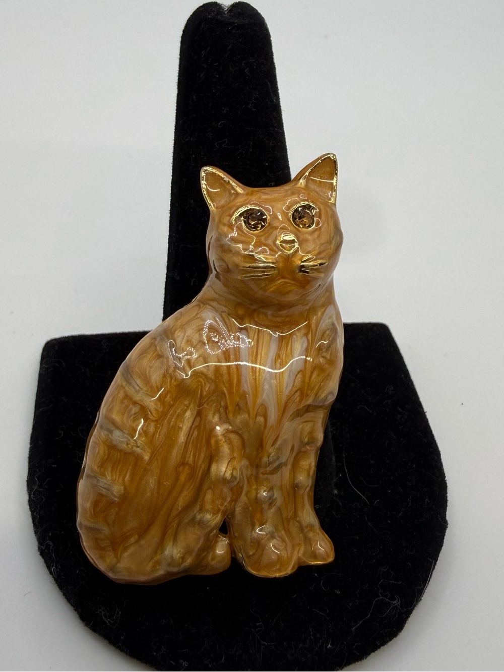Vintage Enamel Cat Brooch Gold Tone Caramel Cream Marbled Figural Pin